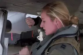 谁说女子不如男。#女飞行员 #军迷发烧友 #a10攻击机 #a10疣猪攻击机