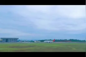 三峡机场#起飞🛫 #一起看飞机 #最好的时光在路上 #最美天空视频封面