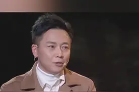 刘奕君老师风评被害，文章名“刘奕君摸小鲜肉的手”，后来得知，人家是父子，真的是无语到家了