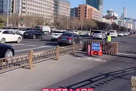 有了北京户口就是北京人吗？#北京 #北京人 #大妈 #胡同 #社会百态 #鼓楼 #礼貌 #城市记忆 #外地人 #北京#落户北京 #户口 #京津冀 #人才引进 #北漂 #燕郊 #北三县 #天津落户 #固安 #积分落户 #最新发布 #干货分享 #干货 #认知 #涨知识 #思维 #思维格局 #经济 #非京籍 #财经 #企业管理 #为美好而来 #出国留学 #留学 #知识创作人 #商业 #热点 #推荐 #热门推荐 #美好根本拦不住 #便民信息 #自媒体 #商业#买房攻略 #楼市 #买房须知 #房价 #燕郊 #北三县 #固安 #张家口 #香河 #廊坊 #霸州 #永清 #买房 #房产知识 #房产 #涨知识 #知识创作人 #财经 #下集更精彩 #恒大 #同城热点 #你怎么看 #买房那些事 #热点 #通州