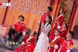 毛晓彤与孩子们共唱年味童谣视频封面