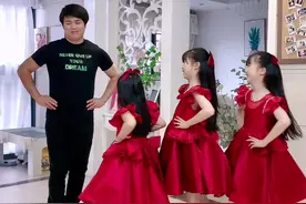 爸爸为了和女儿们合拍这支舞蹈，苦练了三天三夜，总算踩准了拍子，果然爸爸为了女儿做什么都愿意#亲子视频封面