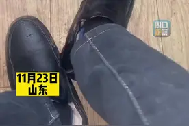 男子闲着没事用打火机点自己的脚气，没想到鞋子和袜子都着火了，网友：这是新能源沼气脚啊！《来源：@许昌晨报》