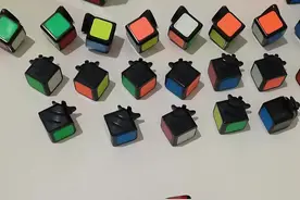 拆开的三阶魔方怎么装回去，看完视频就会拆魔方了，看视频最后一块怎么装的就怎么拆