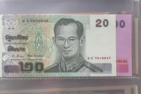 这次给大家看一下泰铢全套钞票！旧版和新版的三个版本都全了视频封面