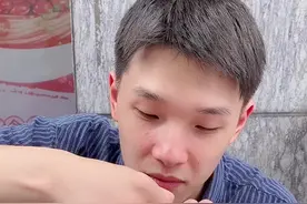 螺蛳粉不加醋能有多难吃呢？，我就不信啦#嗦粉 #螺蛳粉，别看饿了！