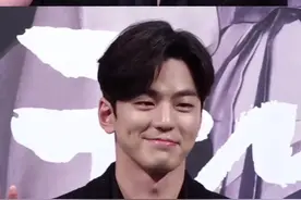 24岁 双酒窝宝藏男孩#金旻奎