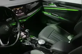 大年初三第三台车：22款帕萨特330精英升级氛围灯，效果不错视频封面