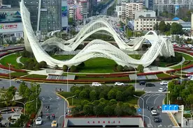 被人们称之为宇宙中心,光谷大转盘,俯瞰壮观星河,有多少人知道这里？#旅行大玩家 #视觉震撼 #地标建筑 #星河 #光谷视频封面