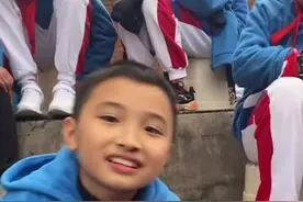 小学生花式#给老师介绍对象 ：“我有个表哥，长得很帅……” 视频封面