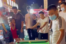 街头碰到一个台球打硬币的，那必须给老板上一课！#台球 #街头搞笑