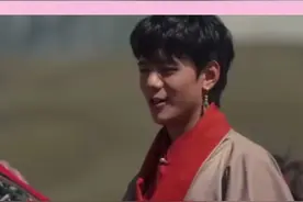 爆笑了，原来丁真以为谢霆锋姓谢霆#丁真 #谢霆锋 #娱乐评论大赏