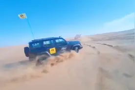 坦克300沙漠大战奔驰G500，坦克300的操控