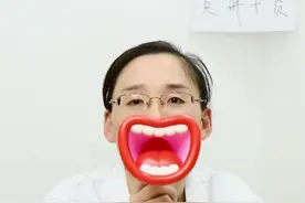 炎症反复，可能是你错误的清洗方式造成的‼️ 👉正确清洗方式： 1⃣每天清洗1-2次，通常晚上一次，有炎症的姑娘可以第二天早上可以再洗一次 2⃣最好用烧开后，放凉到37°左右（不烫pp就行）的水，或者直接淋浴，尽量选择冲洗或擦洗。 3⃣清洗过程先洗手，再从前往后清洗外Y，最后洗🌼周。整个过程是洗外Y，不是洗里面！ 4⃣洗完澡后，擦干或晾干，再穿内裤，不要湿漉漉的。 5⃣清洗的盆和毛巾，要及时晒干收起来，下次用之前烫一烫。 养成好习惯哦 #医学科普 #健康 #炎症 #炎症的来源 @抖音短视频 @抖音健康 