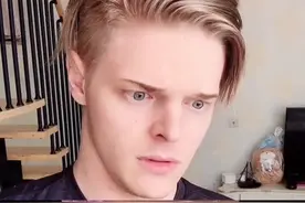 有点心疼原版😭...😁不过他们还蛮搞笑👍#芮丹尼 #毒液