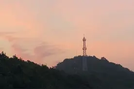 想夜爬紫金山的真的劝退  这辈子不会再爬山了#南京 #一起看日出 #夜爬 #紫金山 #南京旅游攻略视频封面