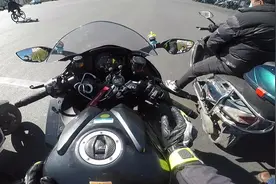 #川崎h2 大街溜车被蹦了😂视频封面