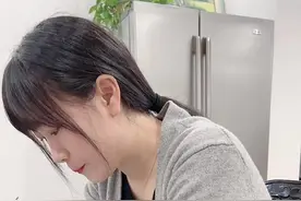 老婆，SWIFT是什么意思？CIPS又是干什么的啊？#涨知识 #夫妻日常 #中国加油 