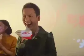 追星的人生赢家！可爱的粉丝竟令#陈伟霆 现场笑出鹅叫哈哈哈哈哈#电影宠爱视频封面