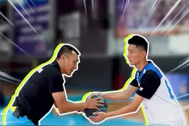 争球时没站稳算走步吗？#篮球规则 #篮球 