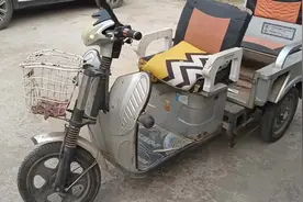 看看我的老伙计，新能源三轮车，300块买的二手，修修补补视频封面