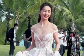 39岁#佟丽娅白色连衣裙造型 离婚后状态依旧很好#海南岛国际电影节视频封面