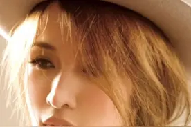 没想到#吴京 竟然出演过#mv #萧亚轩 #打破次元壁