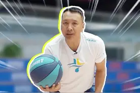 怎么定义翻腕？#篮球 视频封面