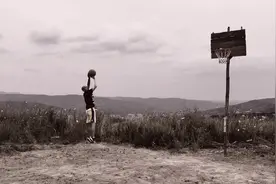 一条路，人烟稀少，孤独难行。却不得不坚持前行。因为它的尽头视频封面