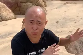 荒岛生存搞笑版第四集，制作蒸馏水装置#荒岛生存 #搞笑视频封面