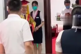 国科大毕业典礼豪华阵容：金袍院士领衔入场，教授队伍一眼望不到头。