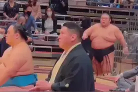 最年轻的相扑大関塔卡K手#贵景胜 贵小胖，走着六亲不认的步伐，最出名的并不是他年轻大関身份，而是他的妈妈#相扑