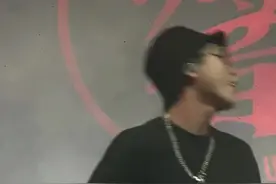 百年孤寂的意思是：不爱是一生遗憾，爱是一生磨难视频封面