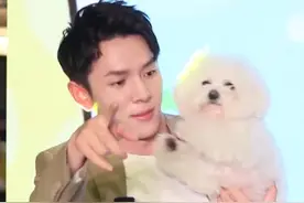 #李佳琦 携爱犬Never亮相，诠释爱与陪伴，相比“带货一哥”和数据，佳琦坦言未来更注重社会责任🥰