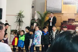 12月6日是匈牙利一年一度的圣尼古拉斯日，作为圣诞节的“前奏”