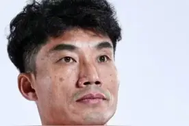 国足最后的救命稻草 李霄鹏奇兵 41岁老将郑智重返国家队#国足视频封面