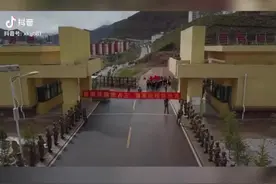 低调低调……阅兵战旗方队百面战旗，“两不怕"旅独占三面！#阅兵