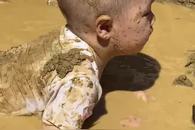 #明月千里共婵娟 #农村孩子的乐趣 #一起玩泥巴 此刻的欢乐复制不了视频封面