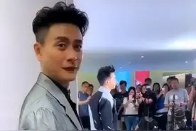 #黄宗泽  蜜汁微笑 太TM有型了，黄太太是谁啊 你老公又跑出来勾引人了！还不领回家！气死人了都@抖音短视频视频封面