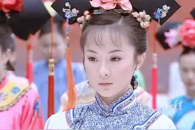 博果尔被老妈拉去看佟腊月，结果他看上了乌云珠，还找皇上内定