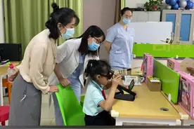 8岁女孩看书超过20分钟就头晕呕吐，医生：重度视疲劳