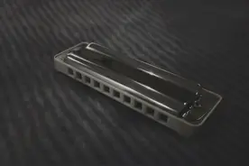 欧米嘎 你可看见昨天黄昏屋顶的云 它多么像你  游移不定