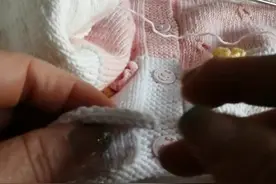 今天跟大家分享一下爬爬服的荷叶边儿收针法你学会了吗？#手工毛线编织 #感谢抖音感谢关注 #编织教程 #琳琳爱手