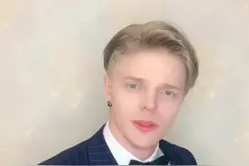 大概是这个样子😄 #毒液 #芮丹尼 #搞笑