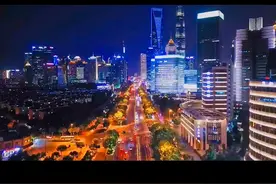 安慰女朋友的的11句话 比说“我爱你”管用(记得收藏)哦 1.感觉你最近心情不太好,想和我聊聊吗,当然不想说也没关系,我会一直陪着你 2.你什么事都埋在心里,一定很累吧,偶尔也可以别让自己那么累,我永远是你的倾听者 3.我知道你不开心时只想自己消化,但我也可以和你一起分担,我不想你那么辛苦 4.每个人的世界都会下雨,我没有办法在你心理撑伞,但是我愿意永远陪着你。 5.宝贝你还有我呢!虽然我可能帮不了你什么,但我永远支持你! 6.看你心情不好我都难过了,不知道怎么做能让你好点,但我一直都在 7.没关系你可以和我分享快乐,也可以和我抱怨委屈我都听着,我们永远是一伙的,我都站在你这边。 8.我相信你的能力,这个难题你一定能克服 9.你那么聪明,一定很快就能想到解决办法如果是解决不了的难题,或是遭遇了不好的事情,那就告诉ta不要给自己太大压力,解决不了也没关系你依旧蕞爱ta,让他在你这里树立信心 10.这不是你的问题,你已经很棒了,如果换个人肯定还做不到你这样 11.你已经做的很好了,不用那么辛苦逼自己,一切都有起落,下次肯定会更好。#恋爱技巧 #恋爱 #创作灵感