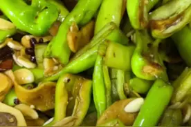 腌辣椒还是得用传统老方法腌出来好吃啊，开胃又下饭，还能保存很长时间！@DOU+小助手 #抖音618好物节 #抖音美食推荐官 #新农人计划2022 #腌辣椒 #美食 #下饭菜