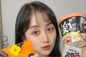 咸蛋黄拌面配上咸蛋黄，绝了！还有鸭胗到底是哪个部位？视频封面