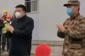 火神山医院正式交付人民军队医务工作者，1400名医护人员于2月3日起承担武汉火神山医院医疗救治任务。武汉加油！