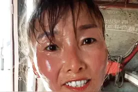 刚刚补完轮胎进来，热的满脸通红，夏天还没过完，我已经晒黑好几个度了，女人都爱美，但实力不允许，希望你们不要被我吓到。#记录真实生活 @抖音短视频 视频封面