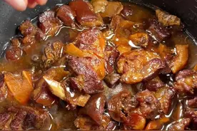 红烧羊肉想要好吃就要不怕麻烦，过于简单又说没技术含量，所以用专业手法来教你#抖音美食创作人 #红烧羊肉